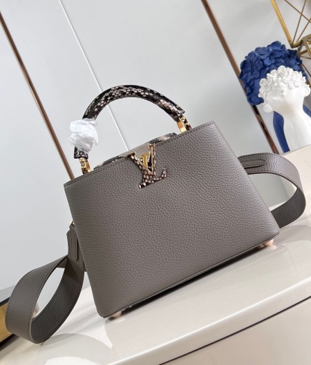 Louis Vuitton(Capucines BB)