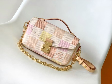 Louis Vuitton(Pochette Métis East West)