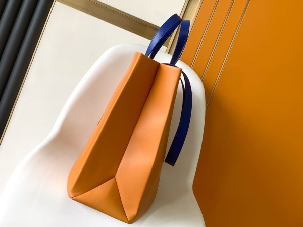 Louis Vuitton(Shopper)