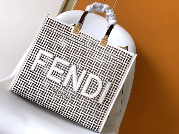 Fendi(sunshine shopper)