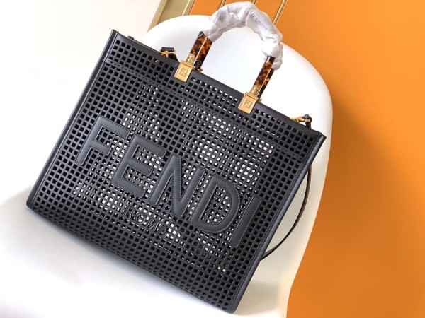Fendi(sunshine shopper)
