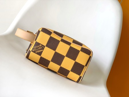 Louis vuitton(Locker Dopp Kit)