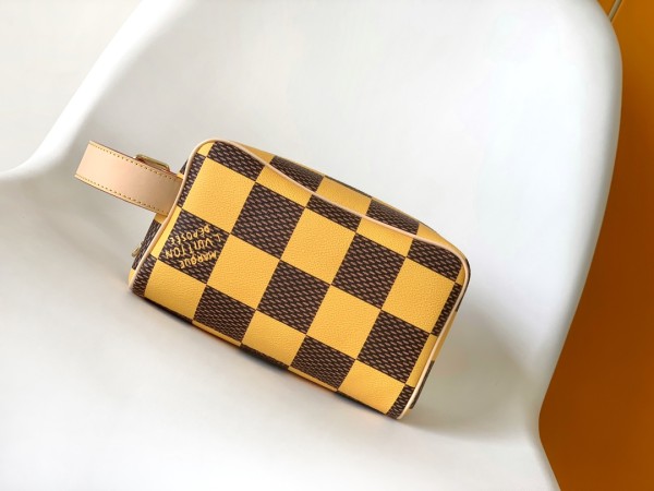 Louis vuitton(Locker Dopp Kit)