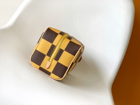 Louis vuitton(Locker Dopp Kit)