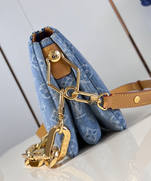 Louis Vuitton(Coussin BB)