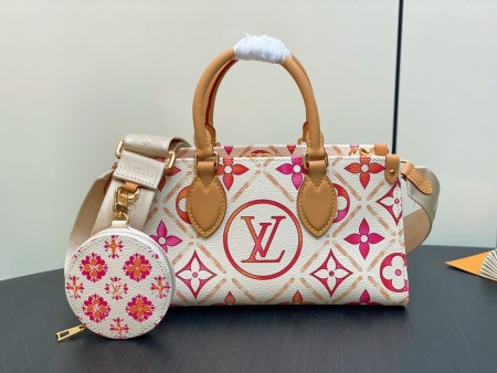 Louis Vuitton(OnTheGo East West)