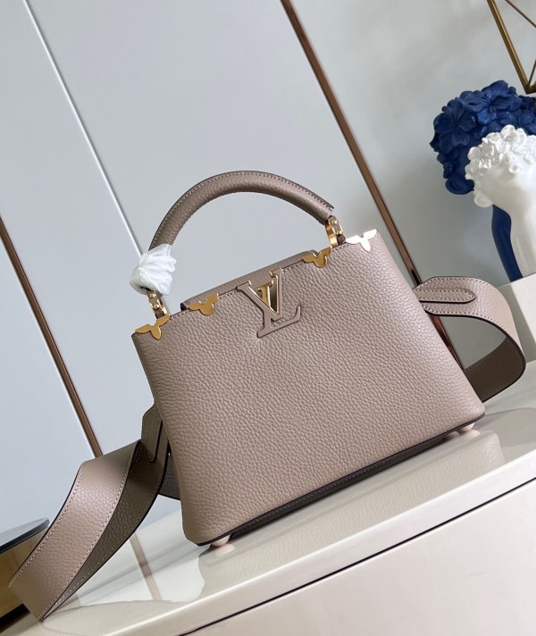 Louis Vuitton(Capucines BB)