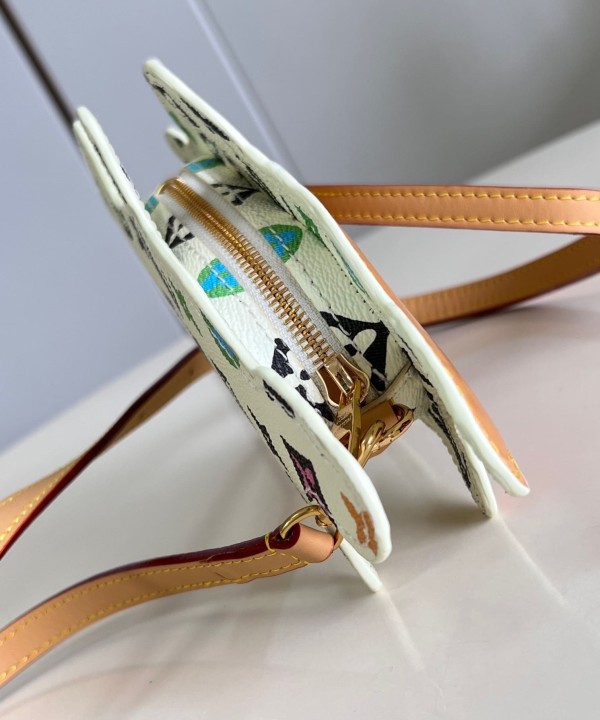 Louis Vuitton(Dog on Strap)