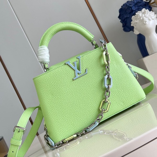 Louis Vuitton(Capucines BB)