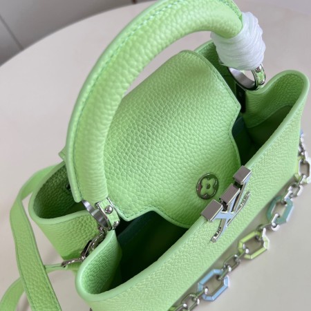 Louis Vuitton(Capucines BB)