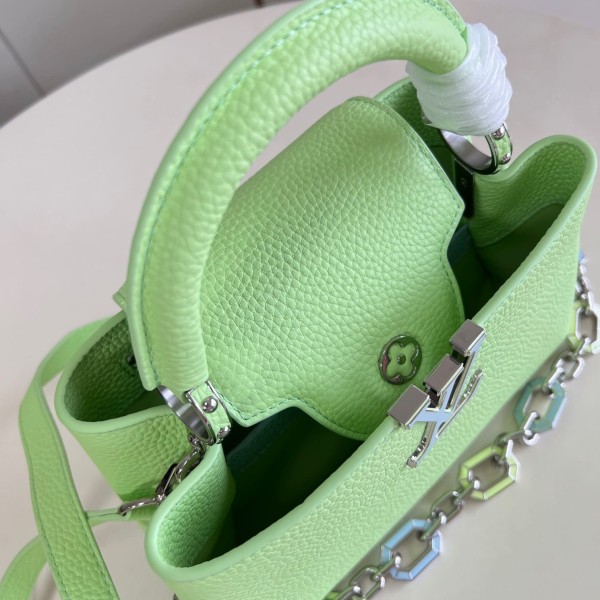 Louis Vuitton(Capucines BB)