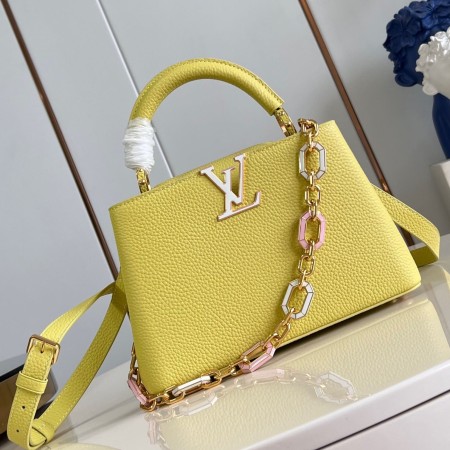 Louis Vuitton(Capucines BB)