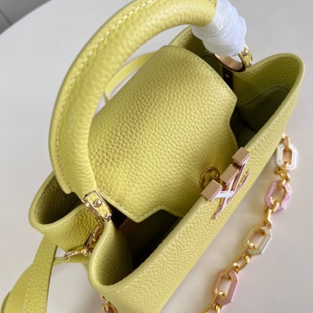 Louis Vuitton(Capucines BB)