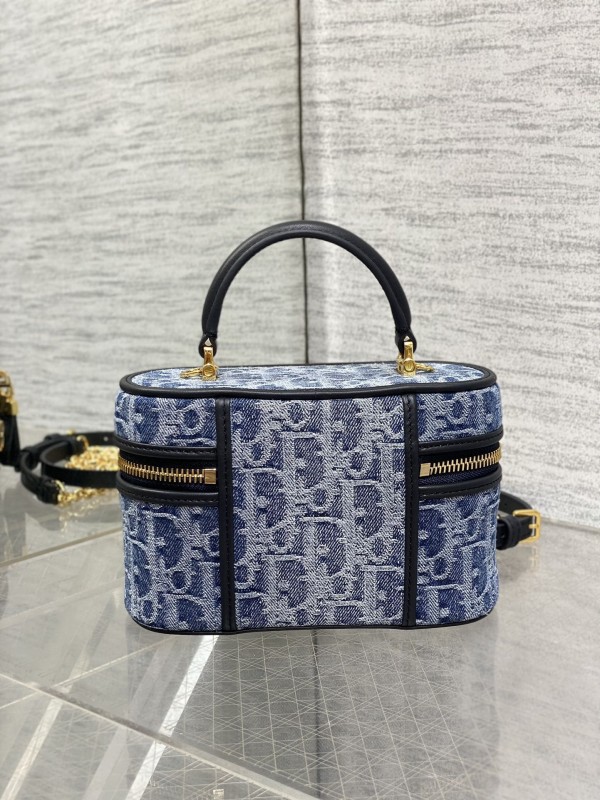 Dior(30 Montaigne)