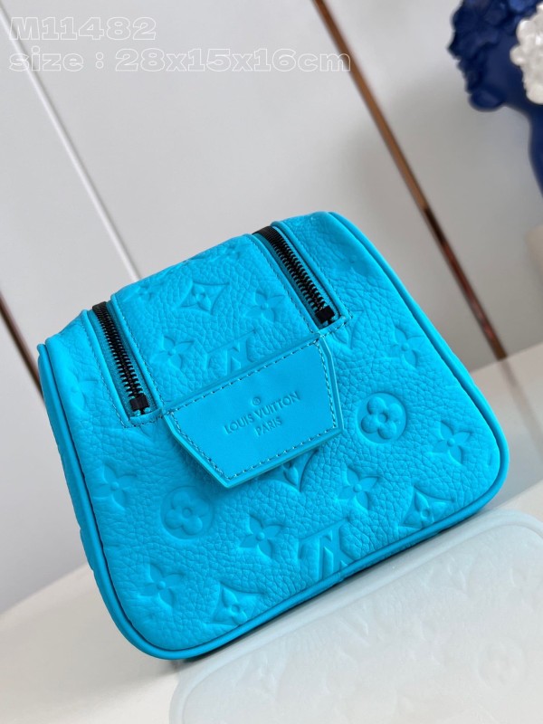 Louis Vuitton(Dopp Kit)