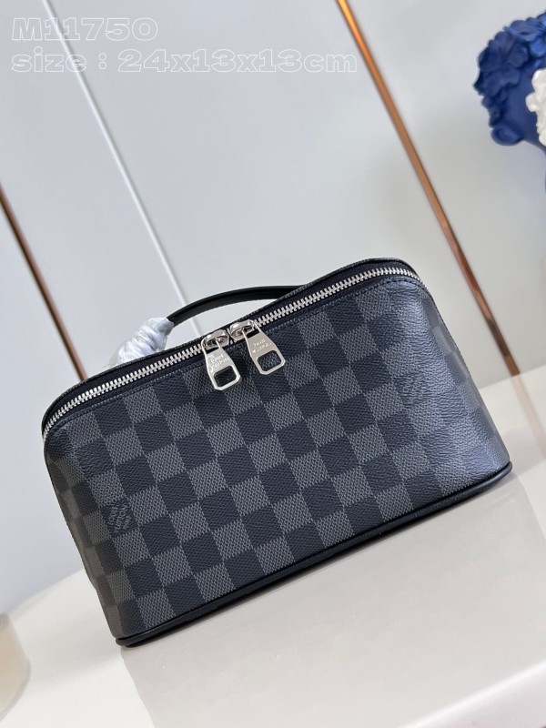 Louis Vuitton(Toiletry Bag 2 Compartments)