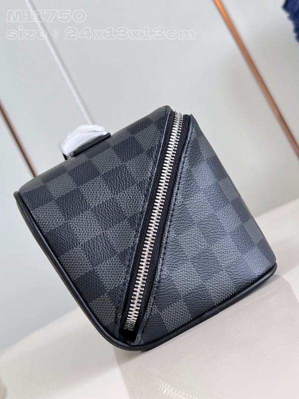Louis Vuitton(Toiletry Bag 2 Compartments)