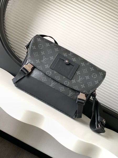 Louis Vuitton(Messenger MM Voyager)