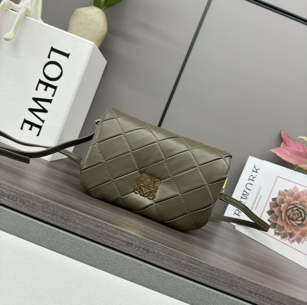 Loewe(Puffer Goya)