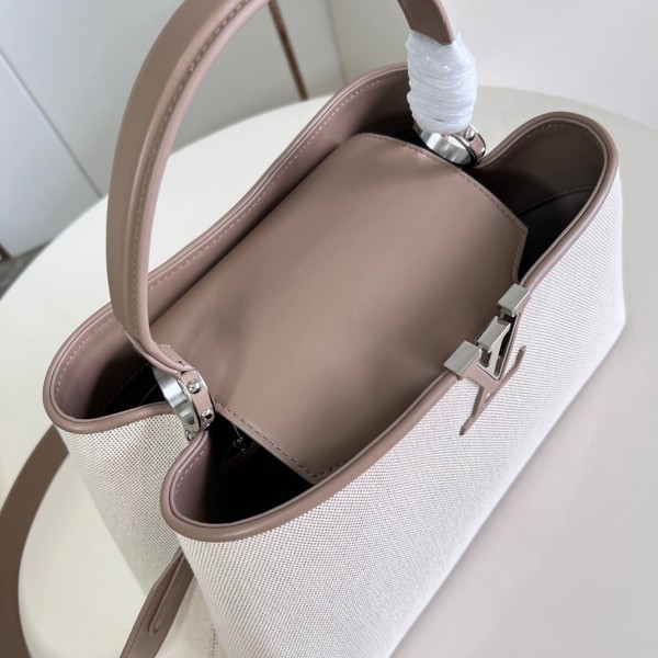 Louis Vuitton(Capucines Souple)