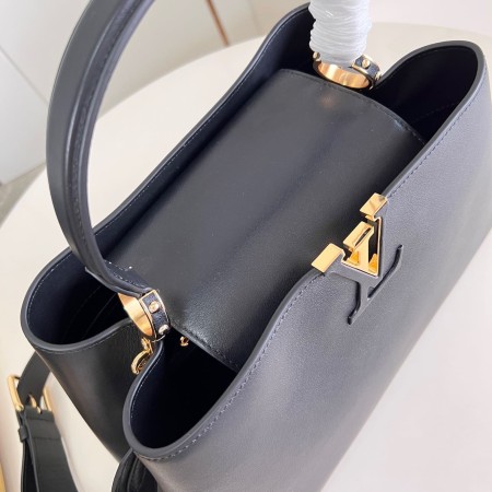 Louis Vuitton(Capucines Souple)
