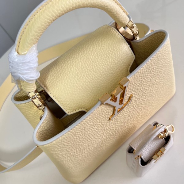 Louis Vuitton(Capucines BB)