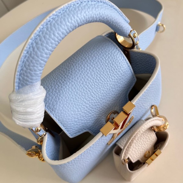 Louis Vuitton(Capucines BB)