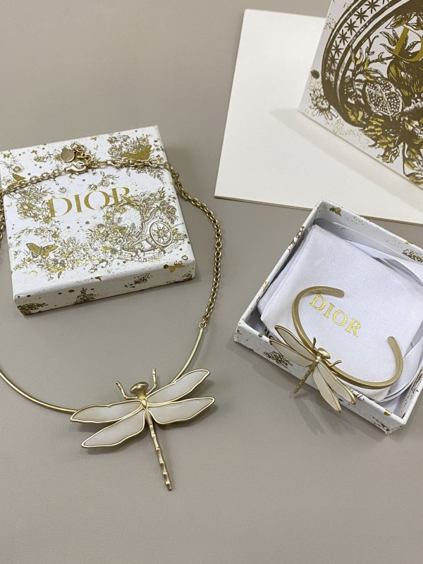 DIOR