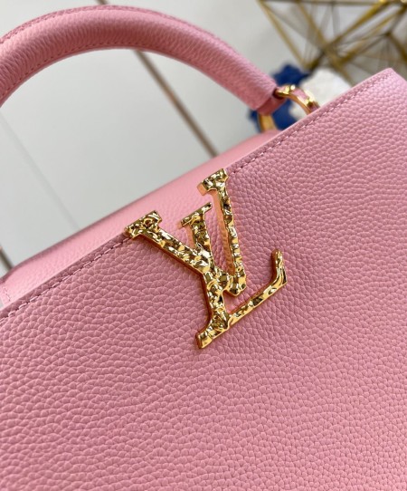 Louis Vuitton(Capucines East West)