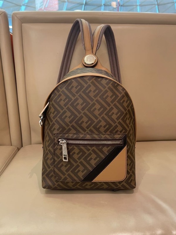 Fendi(7VZ077)
