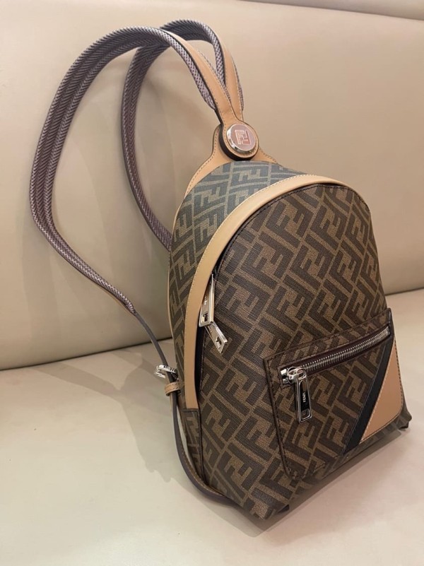 Fendi(7VZ077)