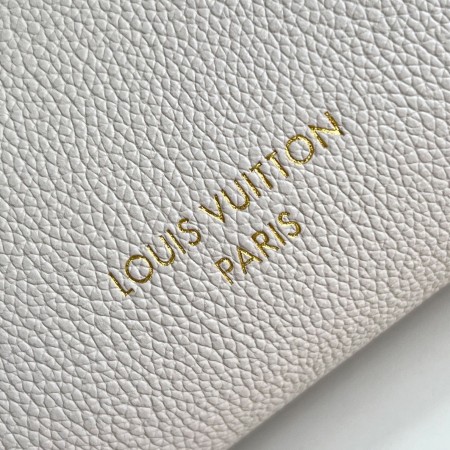 Louis Vuitton(Low Key Cabas)