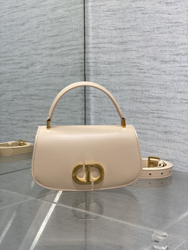 Dior(30 Montaigne Avenue)