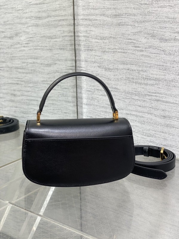 Dior(30 Montaigne Avenue)