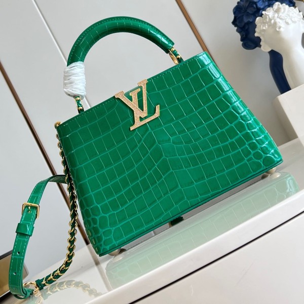 Louis Vuitton(Capucines BB )