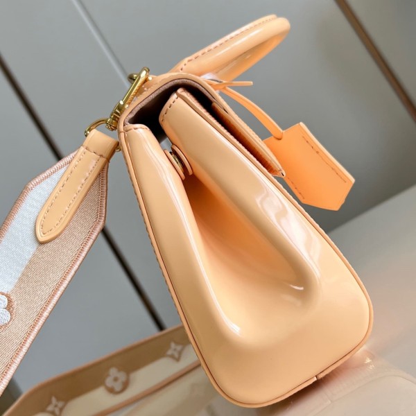 Louis Vuitton(Cluny BB)