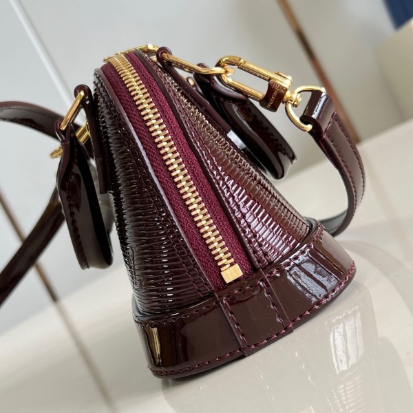Louis Vuitton(Nano Alma )