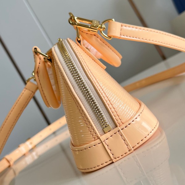 Louis Vuitton(Nano Alma)