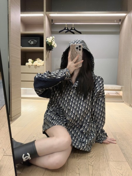 DIOR