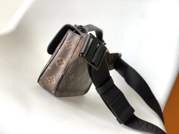 Louis Vuitton(S Lock Sling)