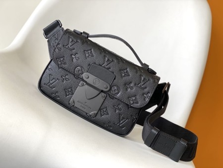 Louis Vuitton(S Lock Sling)