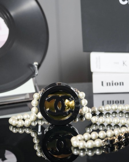 Chanel(24b)