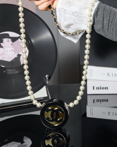 Chanel(24b)