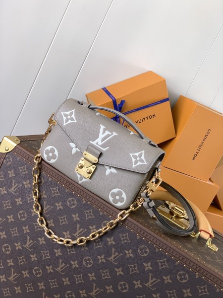 Louis Vuitton(Pochette Métis East West)