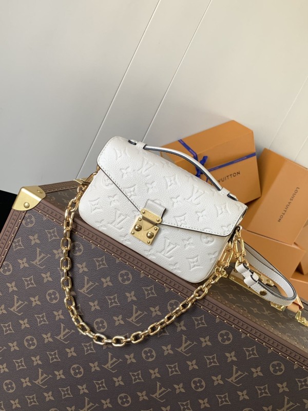 Louis Vuitton(Pochette Métis East West)